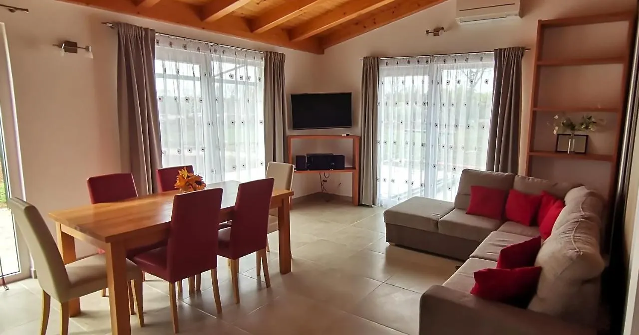Holiday House Olly Rovigno 0*,
